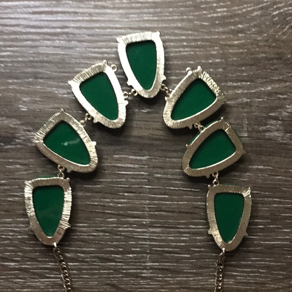 SOLD. Emerald Green Chunky Necklace - Picture 4 of 4